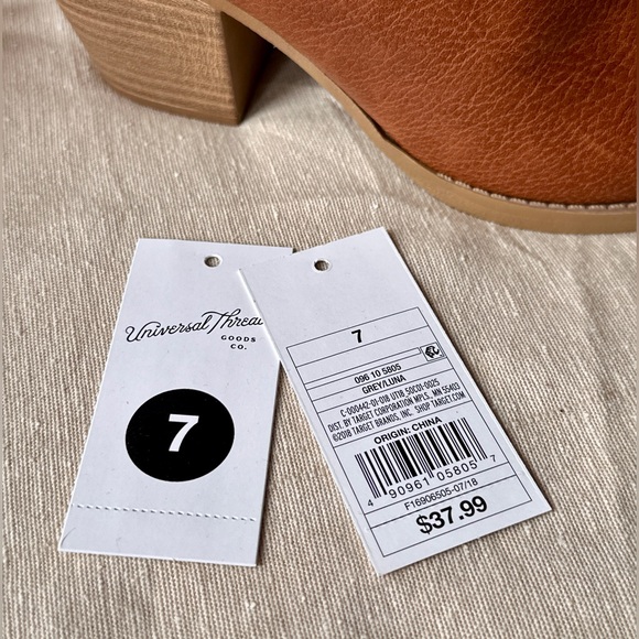 New Women's Target Universal Thread Tan Brown Ankle Boots Block Heel NIB NWT 7 - Picture 12 of 12